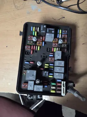 22929762 Chevrolet Oem 13-16 Equinox Terrain Engine Fuse Box Relay Junction Block Module