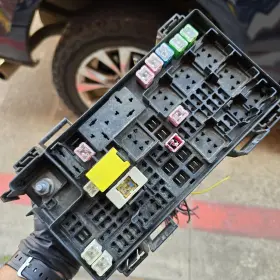 04692300ab Dodge 09 2009 Liberty Nitro Tipm Totally Integrated Power Fuse Box Temic