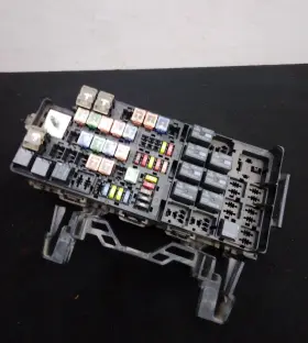 7154000830 Ford 2010-2012 Taurus Fuse Box Relay Unit No Lid Oem