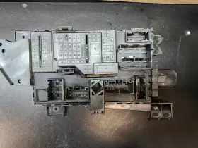 Ac3t-14c442-bb Ford 2008 F350 Body Control Module Fuse Relay Junction Box Bcm Oem #3