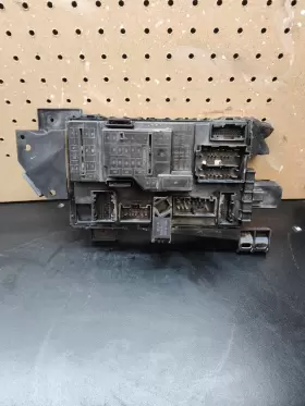 Ac3t-14c442-bb Ford 2008 F350 Body Control Module Fuse Relay Junction Box Bcm Oem