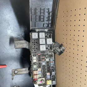 Ae5t14290e Ford Fusion 2010-12 Fusebox Junction Relay Module 1b5 711 B2