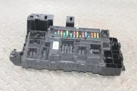 Rr3t15604 Ford 24-25 Mustang Cabin Fuse Relay Power Distribution Box Bcm Body Control Module