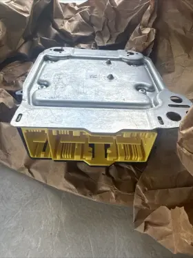 68367618aa Jeep Mopar Oem Srs Restraint Control Module #2