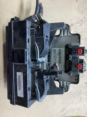 P04692015aj Jeep 2006 Commander Fuse Box Bcm Body Control Module N6977 Dg1 Oem