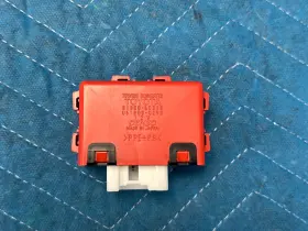 81985-60010 Lexus Lx470 Land Cruiser Towing Converter Relay Module 2003-2007 Oem