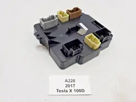1062056-10-b Tesla 2016-2020 Oem Model X Front Falcon Door Chassis Control Module