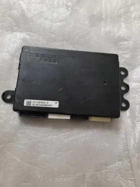 1134794-01-d Tesla 2020-2024 Model X Air Suspension Control Module Unit Ecu Oem