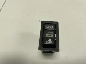 591.to1m01 Toyota 2001 Mr2 Spyder Lock Unlock Switch Push Button Assembly Oem