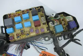 8272020101 Toyota Main Fuse Box Relay Wire Harness Panel 1.8l Engine Case Car 03-05 Celica Gt