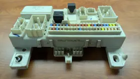 30728906 Volvo Oem S40 V50 C30 Fuse Box Body Control Module 061005